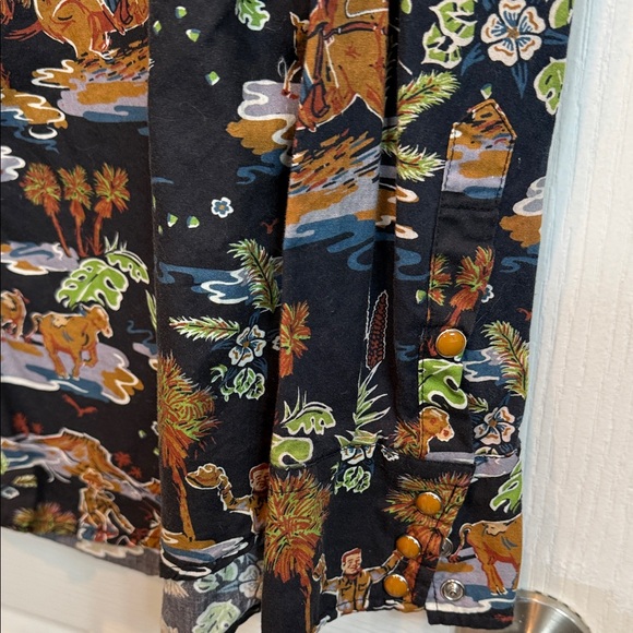 Black Pearl Snap LS Large Shirt with Western Print - Picture 4 of 5